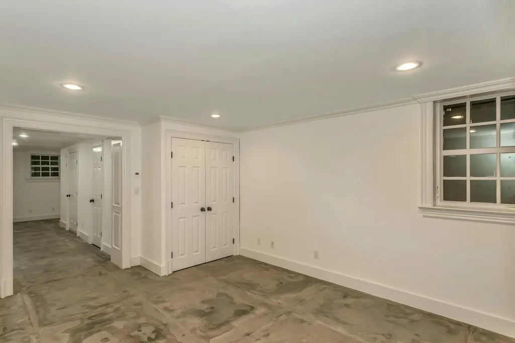 35 Meritoria Drive East Williston NY 11596
