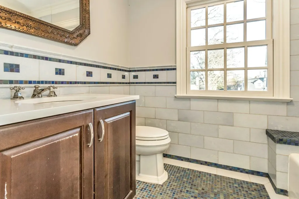 35 Meritoria Drive East Williston NY 11596