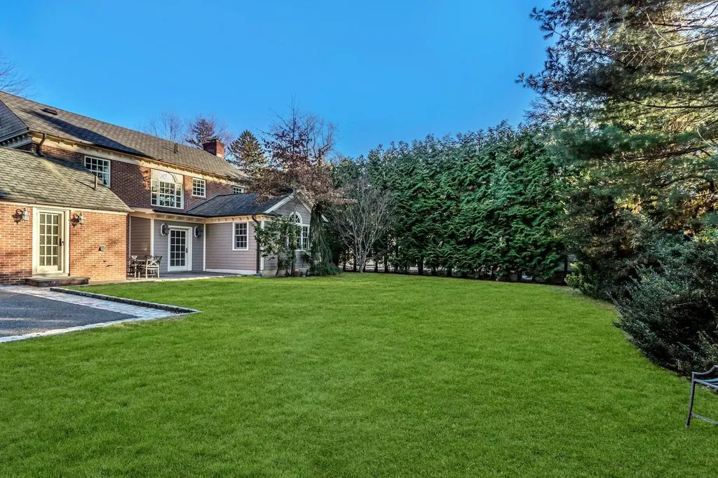 35 Meritoria Drive East Williston NY 11596