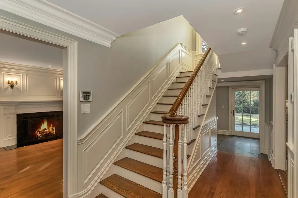 35 Meritoria Drive East Williston NY 11596