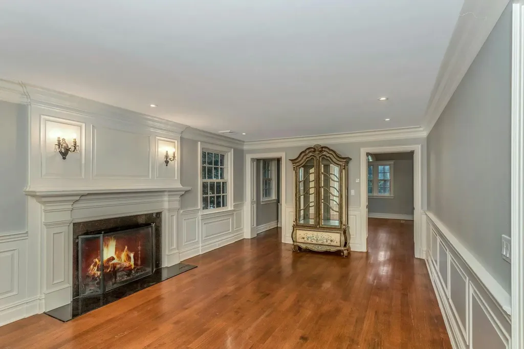 35 Meritoria Drive East Williston NY 11596