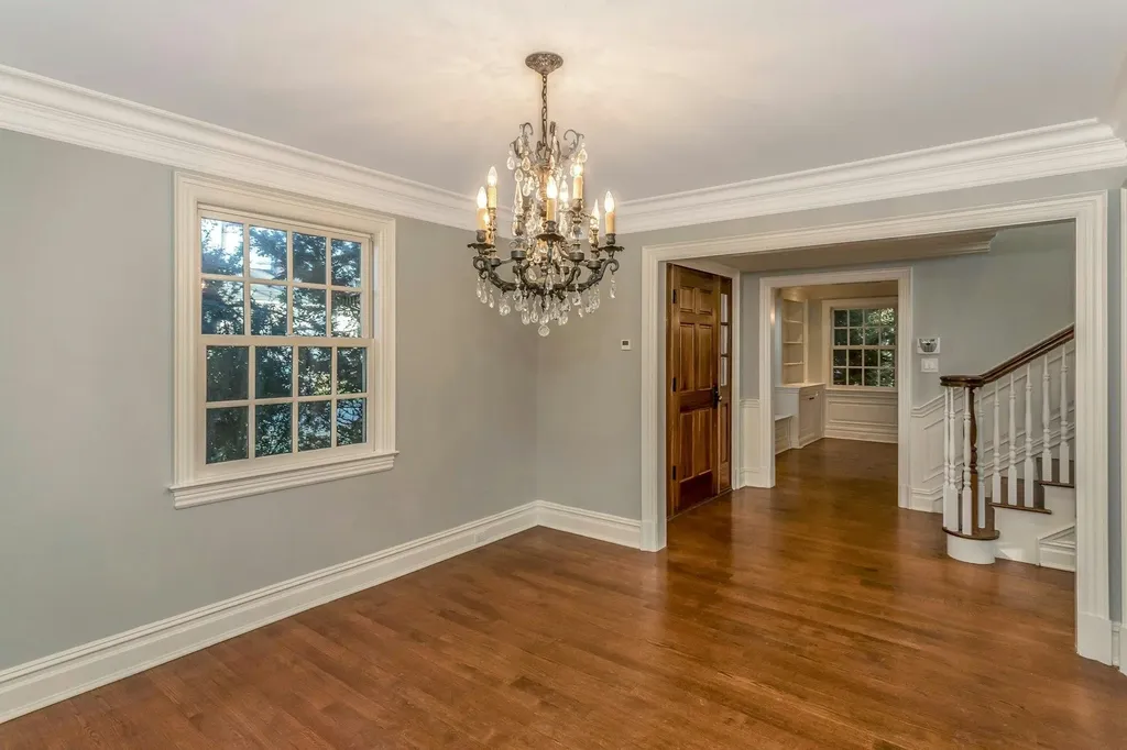 35 Meritoria Drive East Williston NY 11596