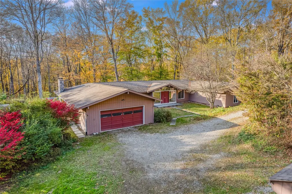 5282 Route 82 Salt Point NY 12578