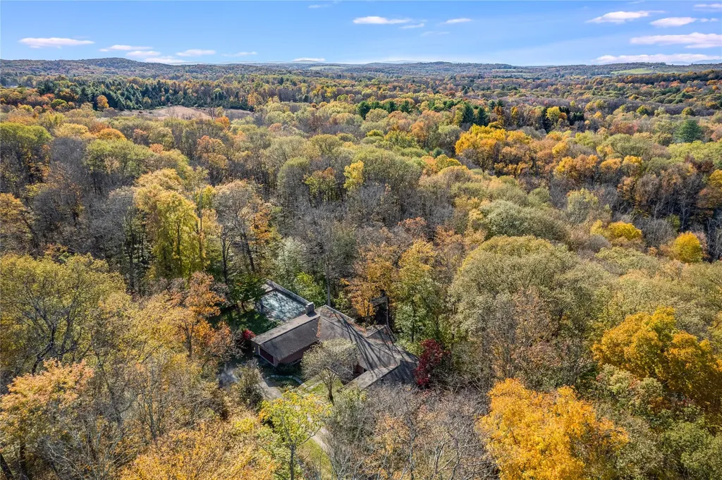 5282 Route 82 Salt Point NY 12578