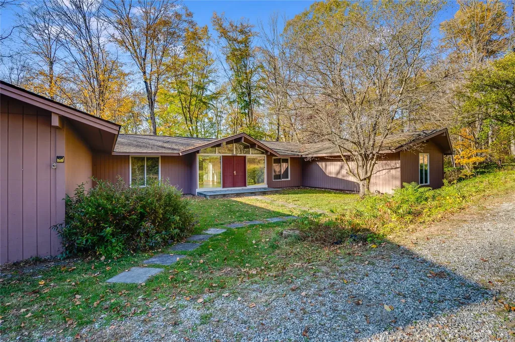 5282 Route 82 Salt Point NY 12578