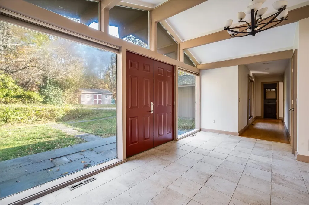 5282 Route 82 Salt Point NY 12578