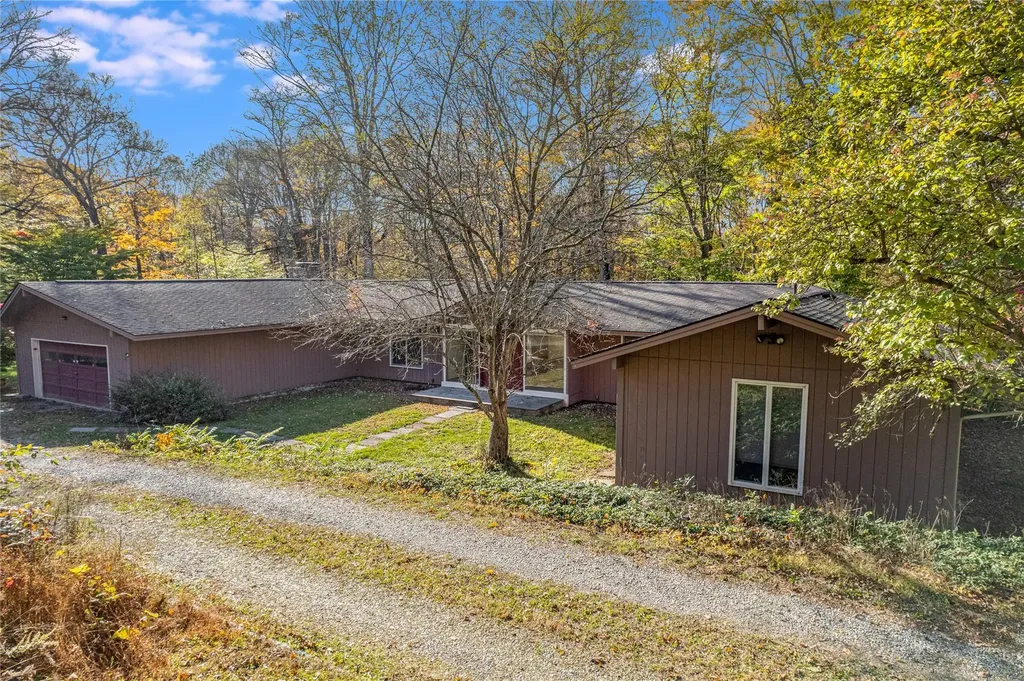 5282 Route 82 Salt Point NY 12578