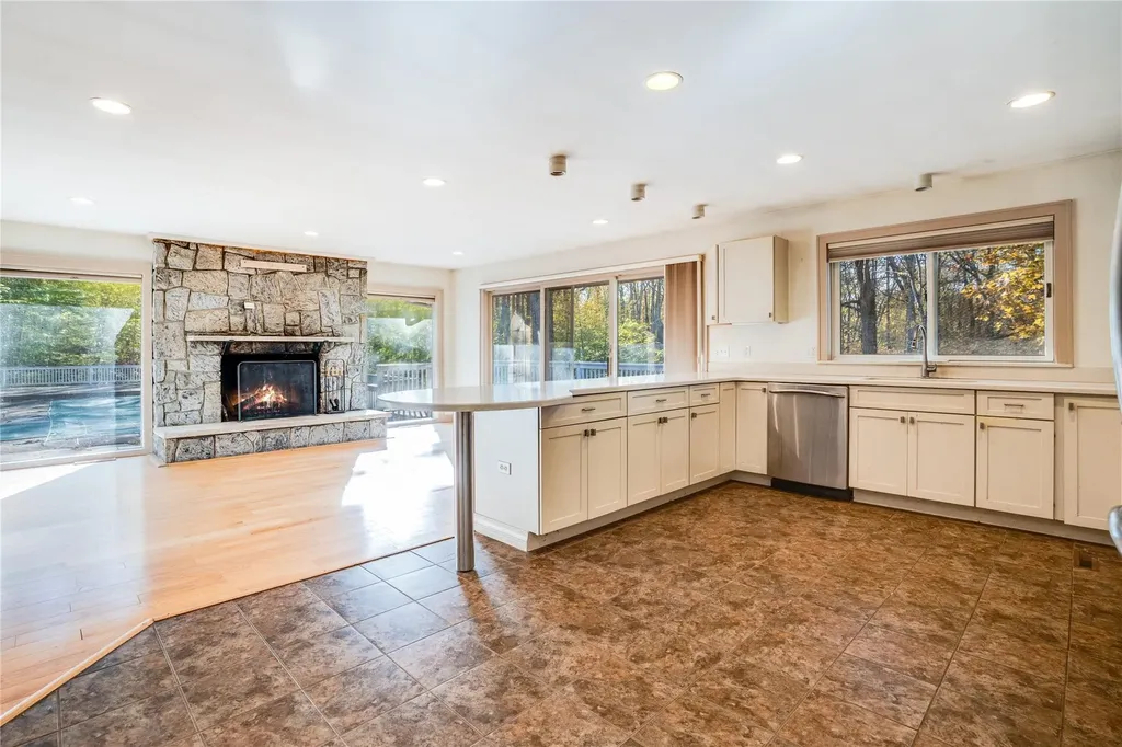 5282 Route 82 Salt Point NY 12578