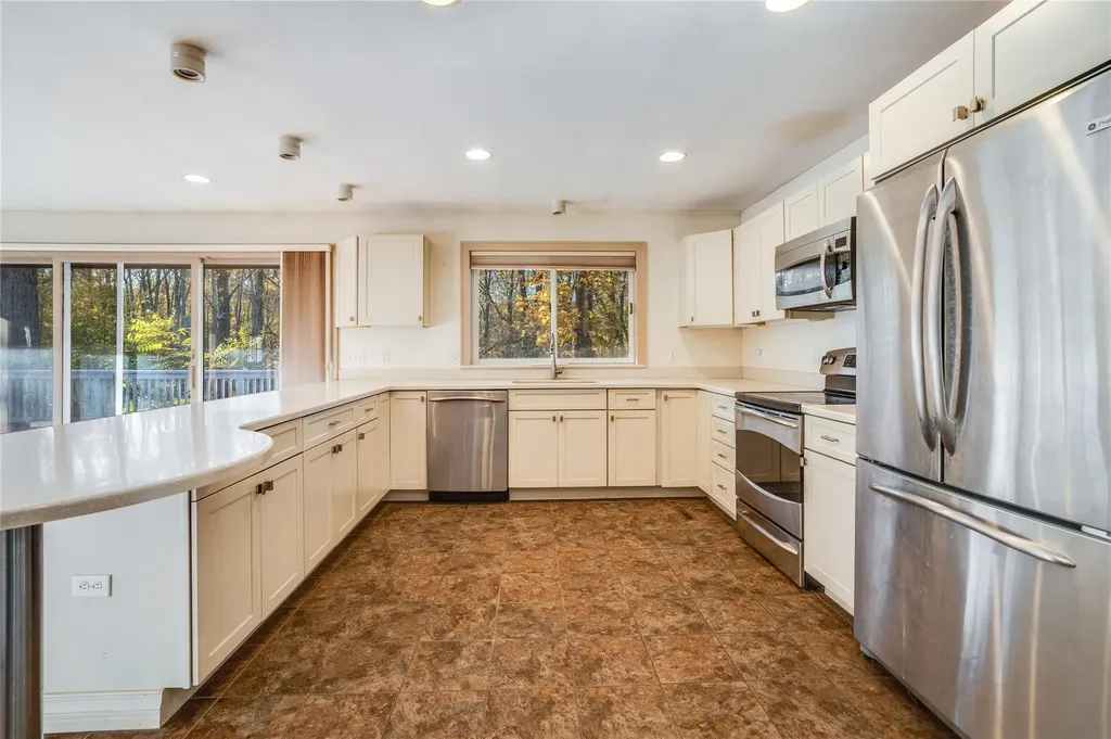 5282 Route 82 Salt Point NY 12578