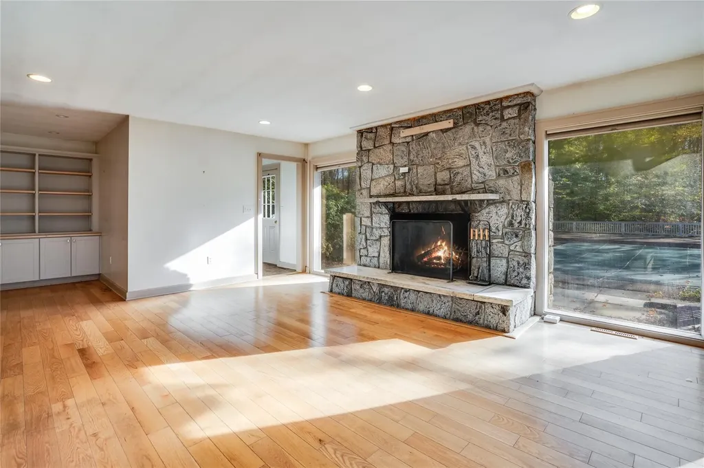5282 Route 82 Salt Point NY 12578
