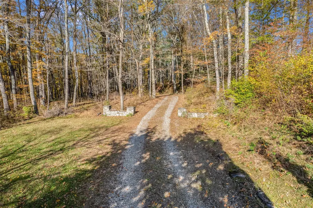 5282 Route 82 Salt Point NY 12578