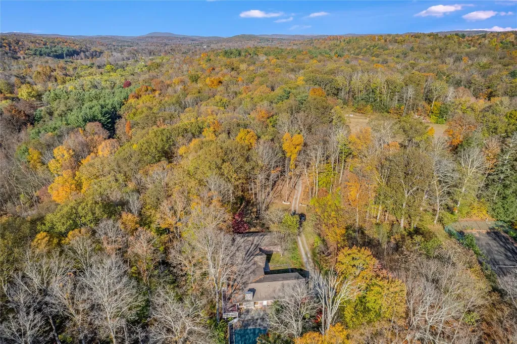 5282 Route 82 Salt Point NY 12578