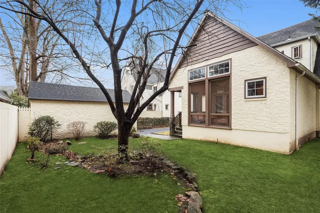 39 Hillcrest Avenue Larchmont NY 10538