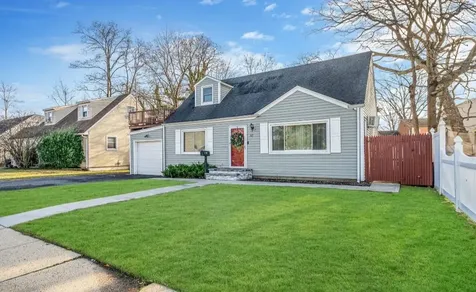 92 W Smith Street Amityville NY 11701
