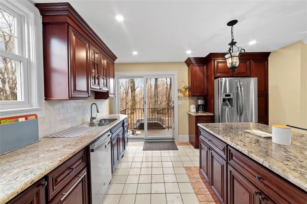 44 Mount Morris Avenue White Plains NY 10604