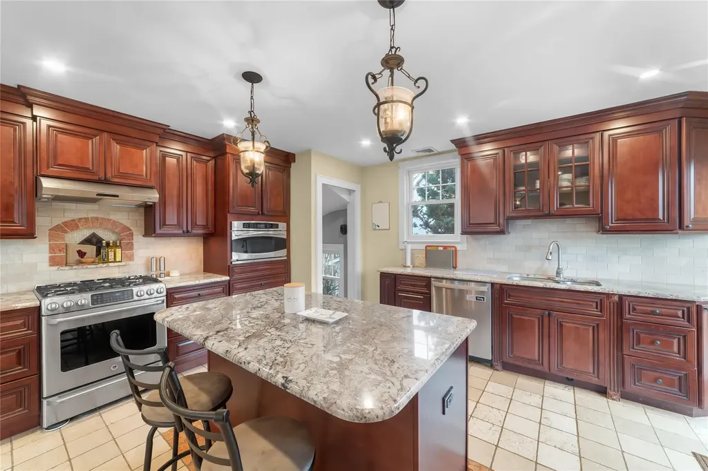 44 Mount Morris Avenue White Plains NY 10604