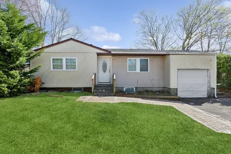 270 Louise Avenue East Patchogue NY 11772