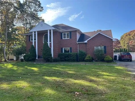 4 Cotton Tail Court Shirley NY 11967