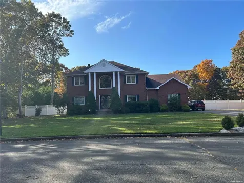 4 Cotton Tail Court Shirley NY 11967