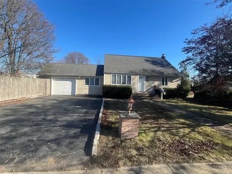 493 17th Street West Babylon NY 11704