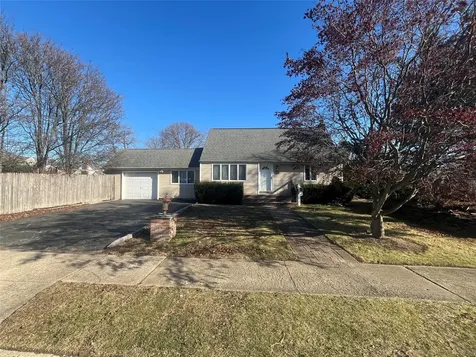 493 17th Street West Babylon NY 11704
