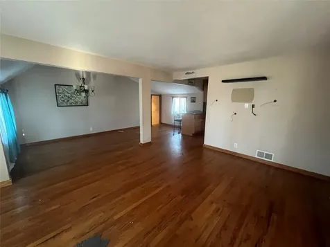 493 17th Street West Babylon NY 11704