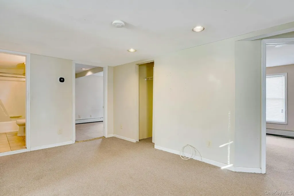 669 East Drive Lindenhurst NY 11757