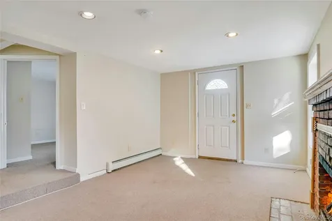 669 East Drive Lindenhurst NY 11757