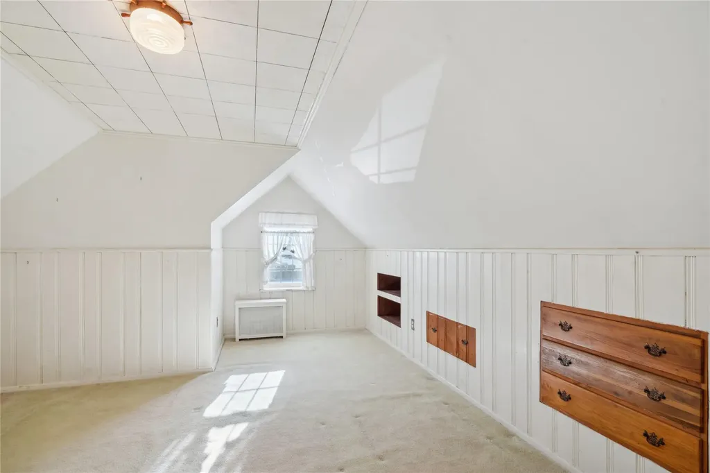 43 Hillside Lane New Hyde Park NY 11040