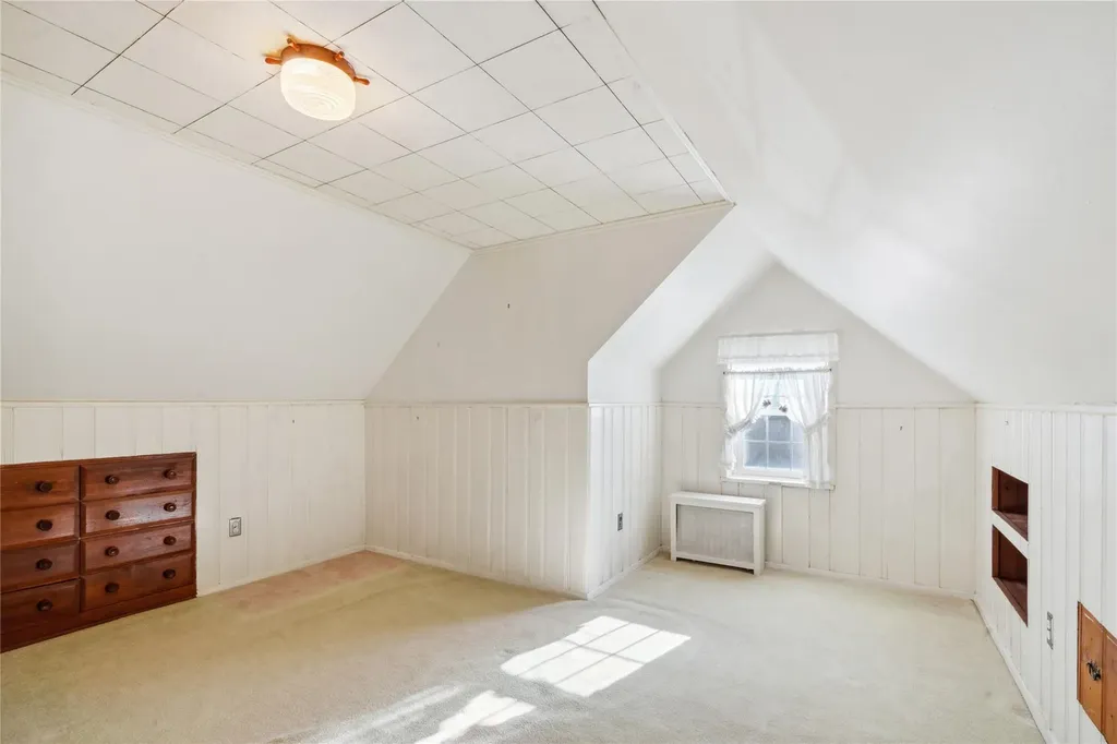 43 Hillside Lane New Hyde Park NY 11040
