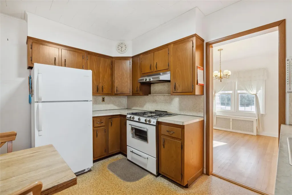 43 Hillside Lane New Hyde Park NY 11040