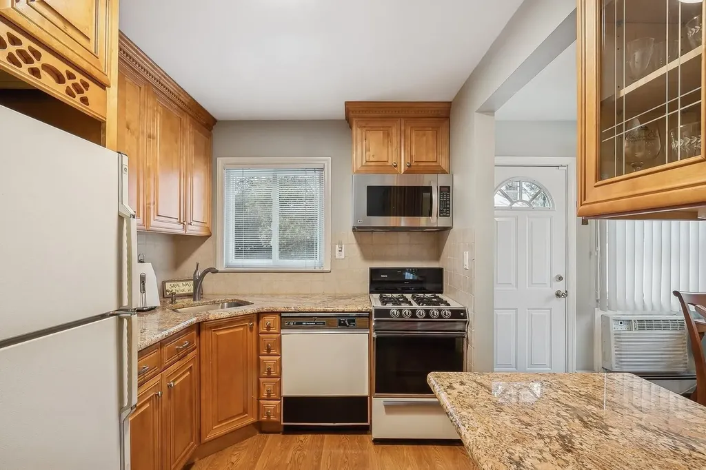 8 Jamaica Avenue Plainview NY 11803