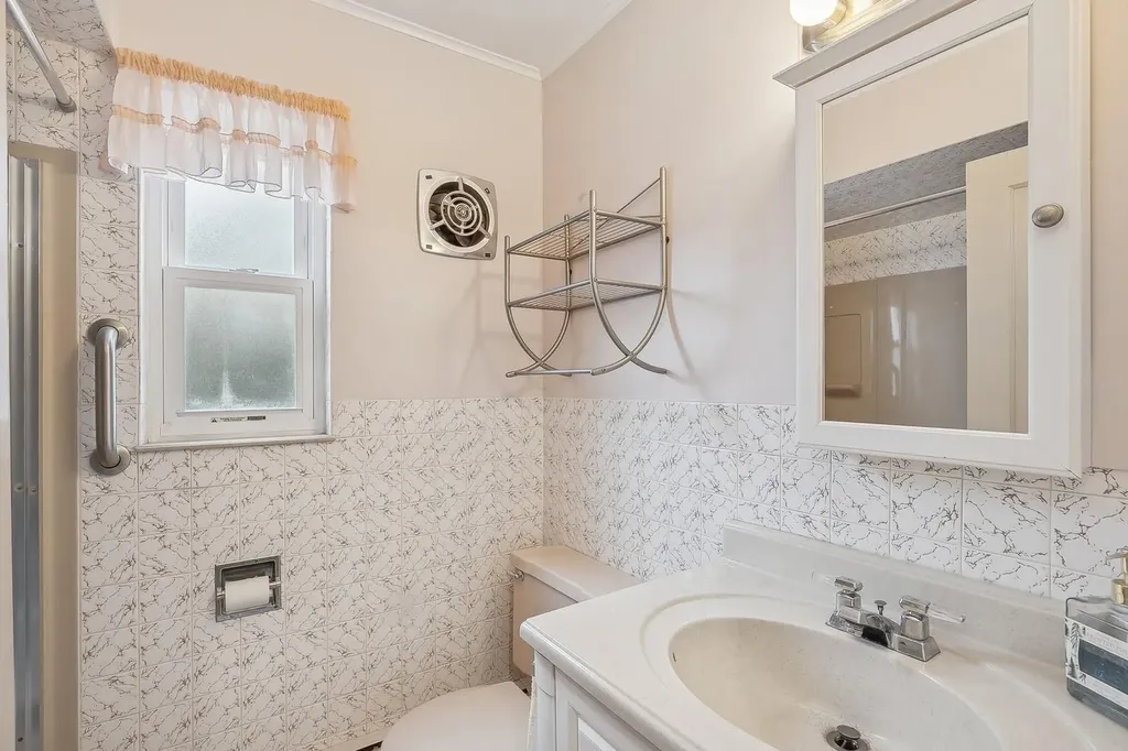 8 Jamaica Avenue Plainview NY 11803