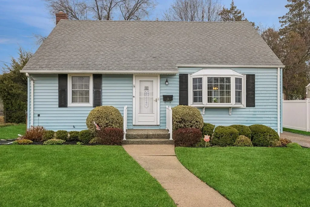 8 Jamaica Avenue Plainview NY 11803