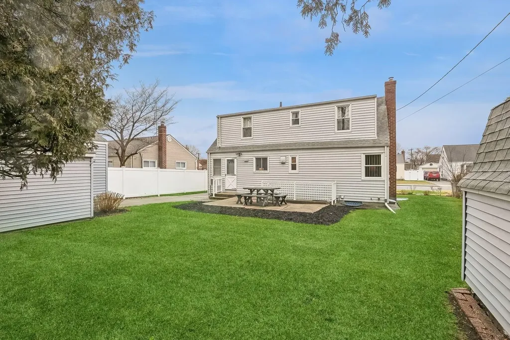 8 Jamaica Avenue Plainview NY 11803