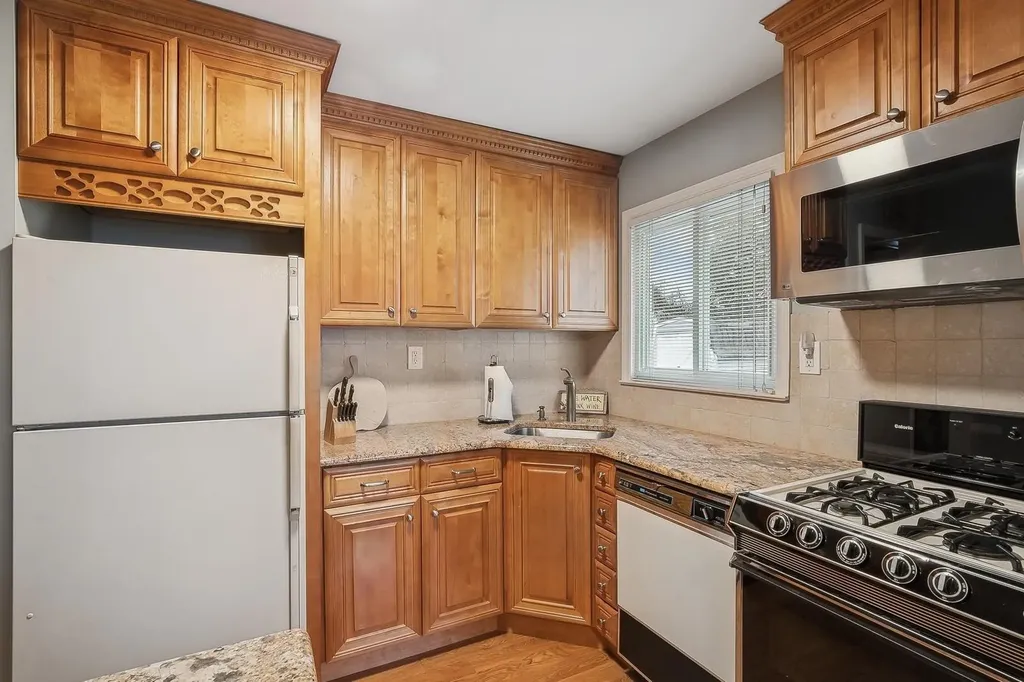 8 Jamaica Avenue Plainview NY 11803