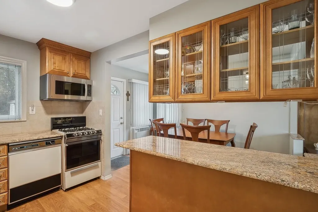 8 Jamaica Avenue Plainview NY 11803