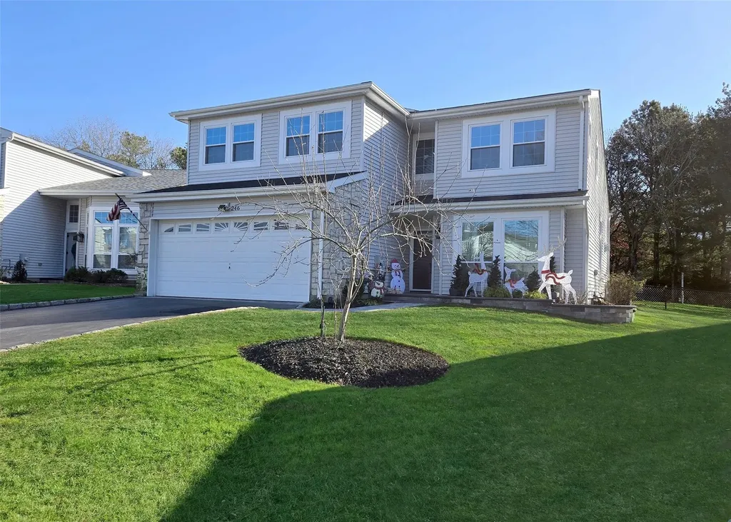 246 Fairfield Drive E Holbrook NY 11741