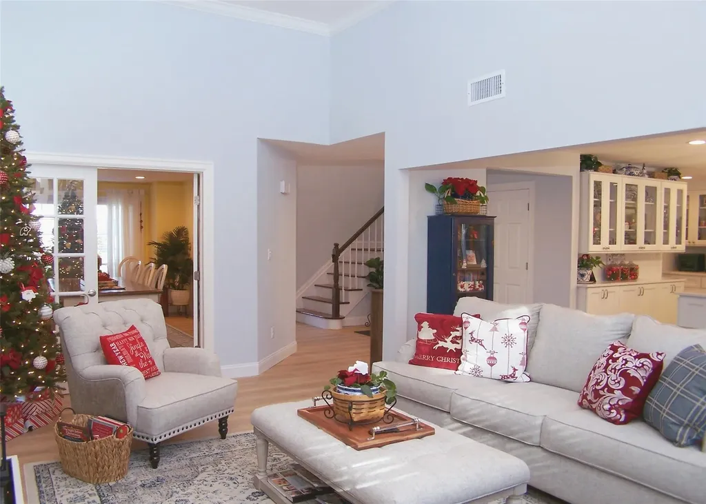 246 Fairfield Drive E Holbrook NY 11741