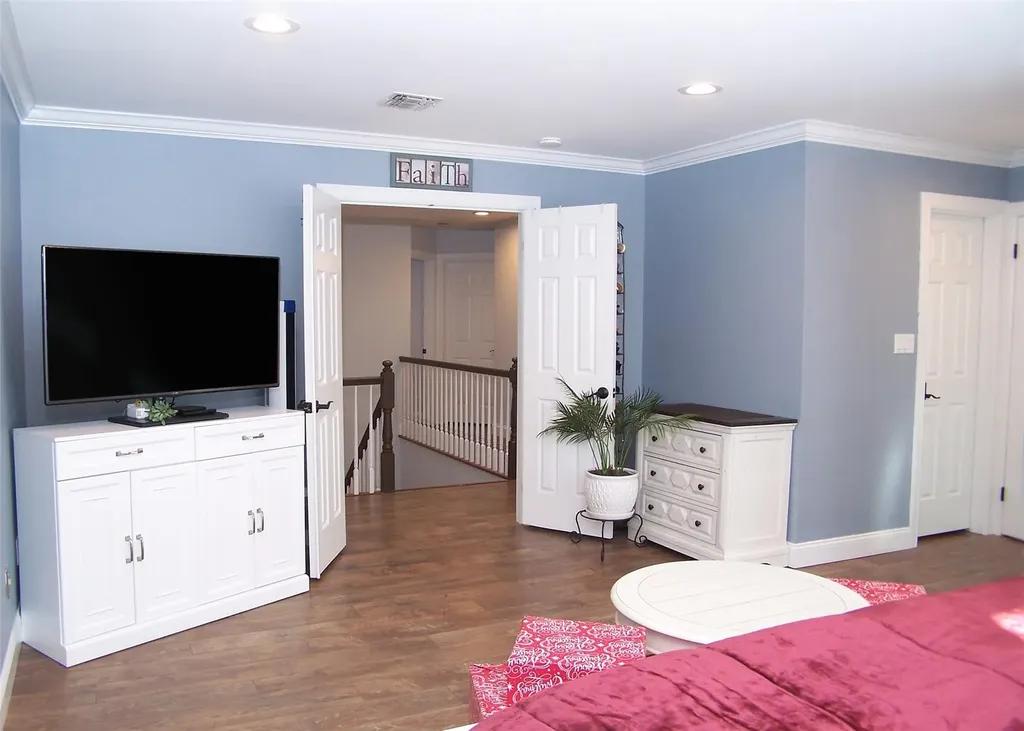 246 Fairfield Drive E Holbrook NY 11741