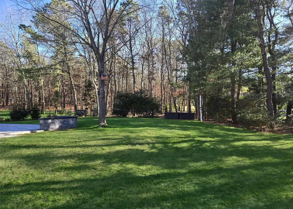 246 Fairfield Drive E Holbrook NY 11741