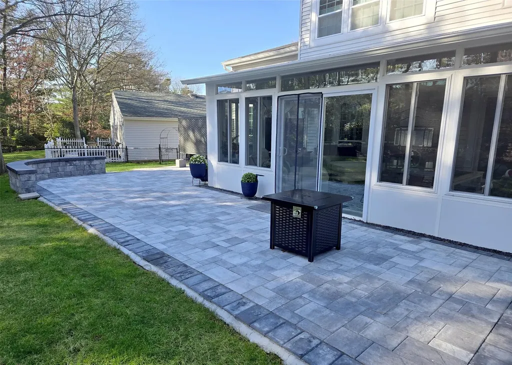 246 Fairfield Drive E Holbrook NY 11741