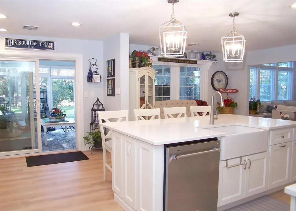 246 Fairfield Drive E Holbrook NY 11741