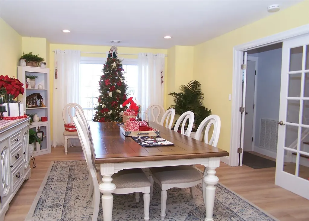 246 Fairfield Drive E Holbrook NY 11741