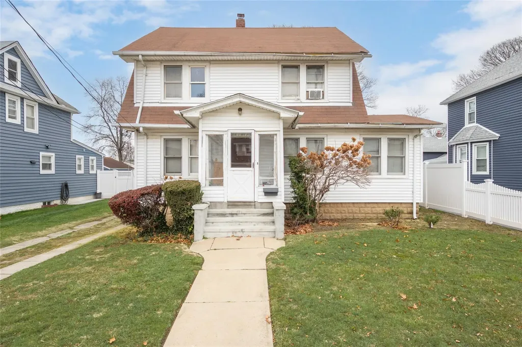 67 E Dean Street Freeport NY 11520