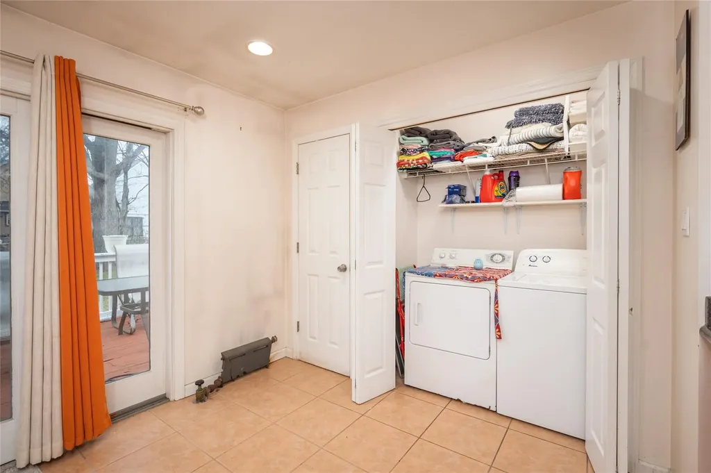 67 E Dean Street Freeport NY 11520