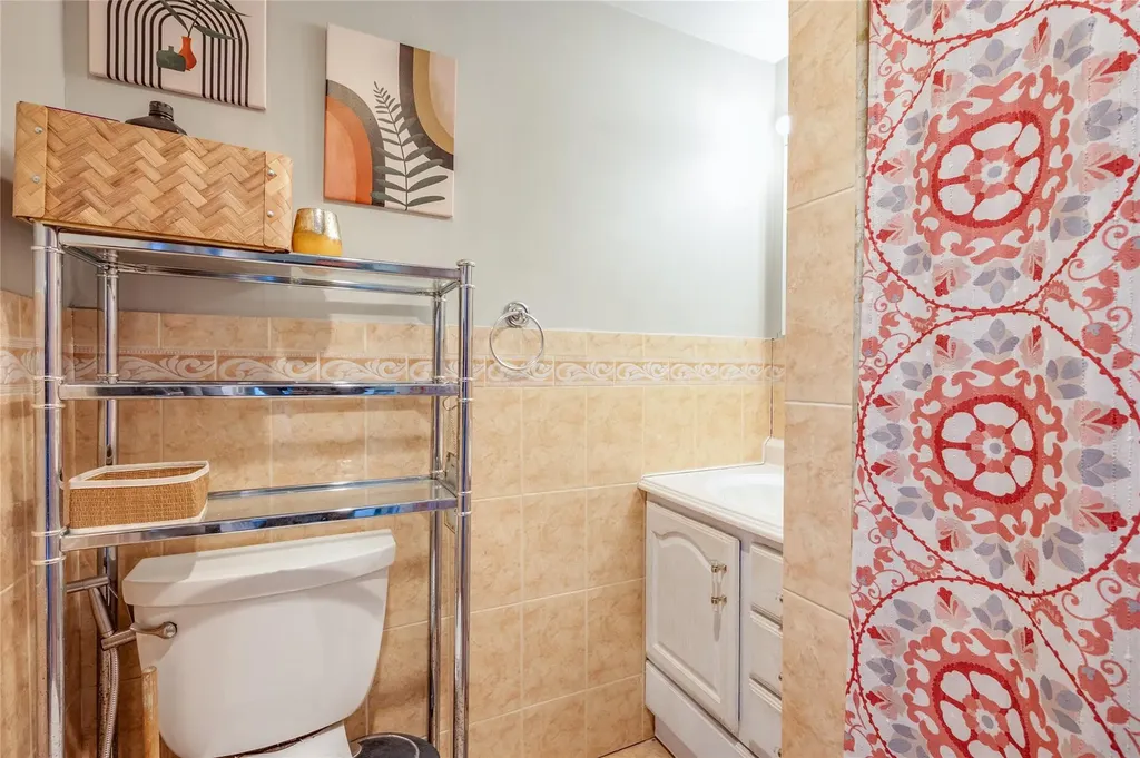 67 E Dean Street Freeport NY 11520