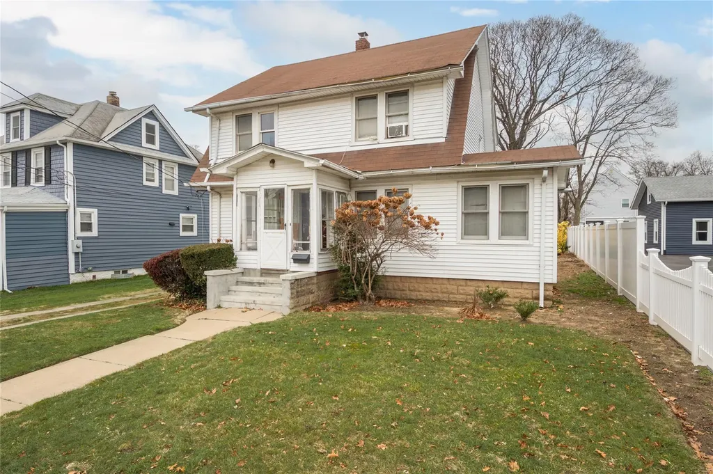 67 E Dean Street Freeport NY 11520
