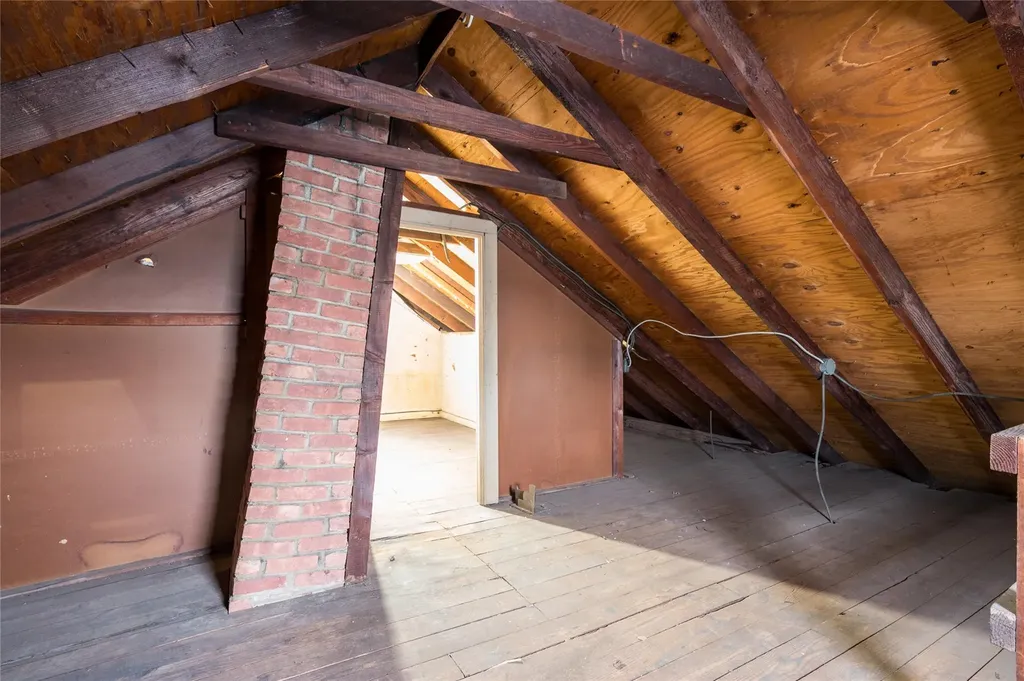 67 E Dean Street Freeport NY 11520