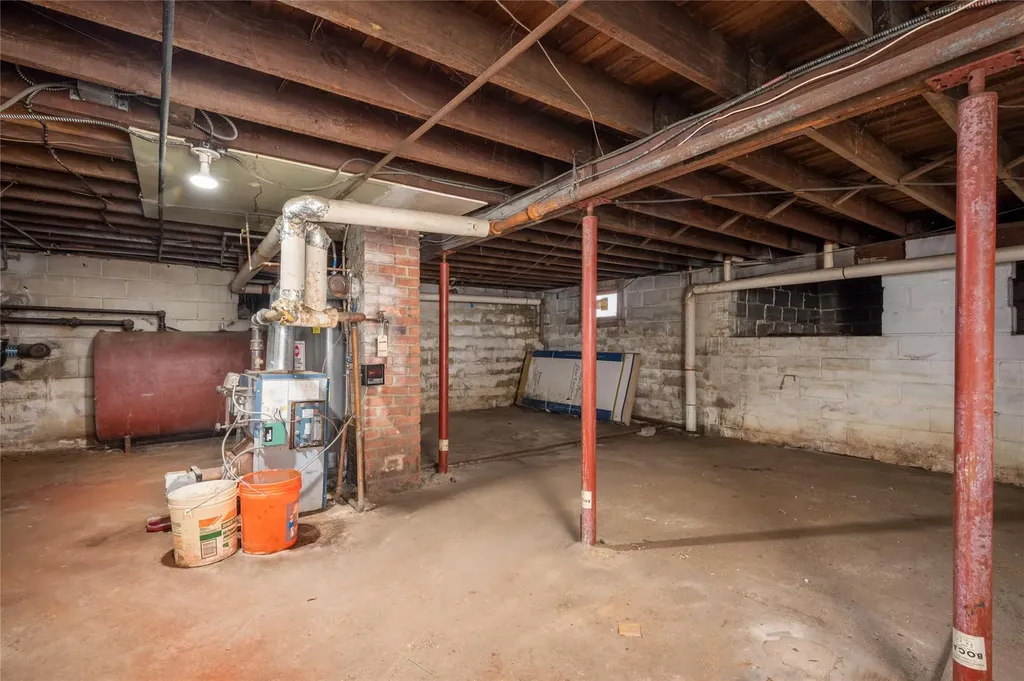 67 E Dean Street Freeport NY 11520